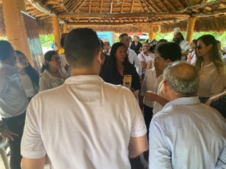 Evento de mejores proveedores de destinos de paz con el ministerio de comercio.